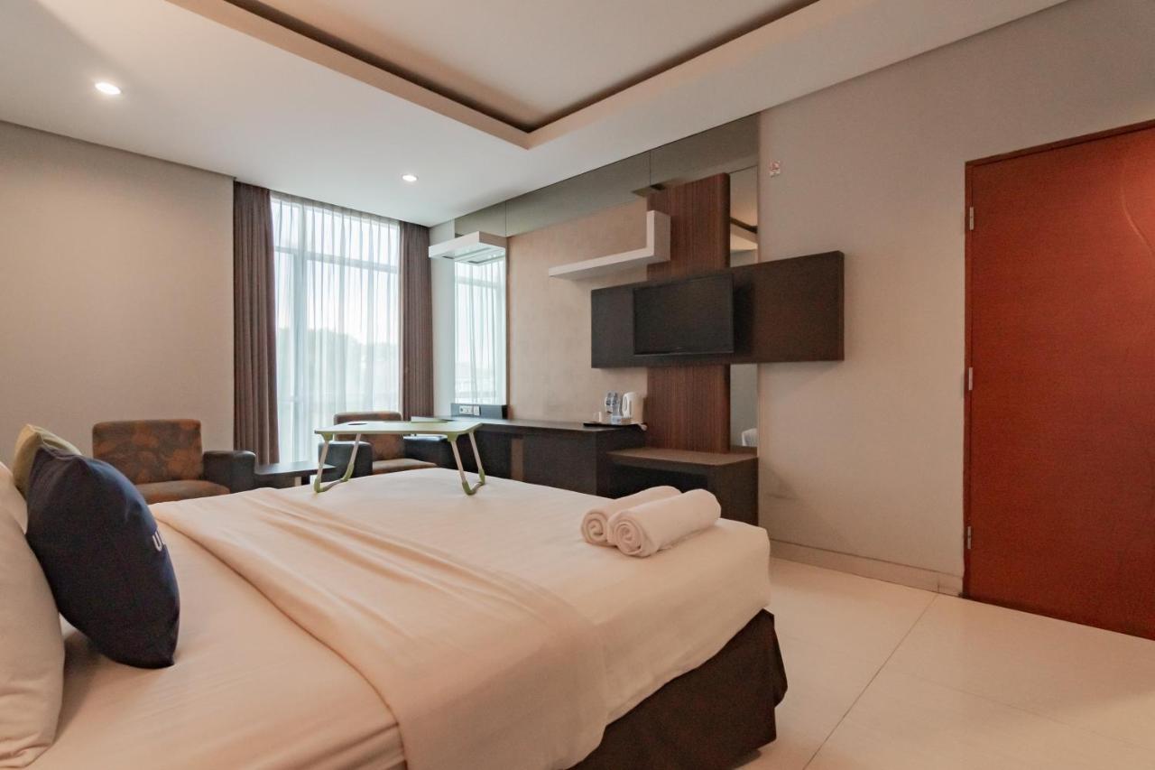 Urbanview Hotel Newton Riau Bandung Bagian luar foto