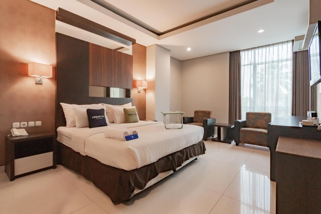 Urbanview Hotel Newton Riau Bandung Bagian luar foto